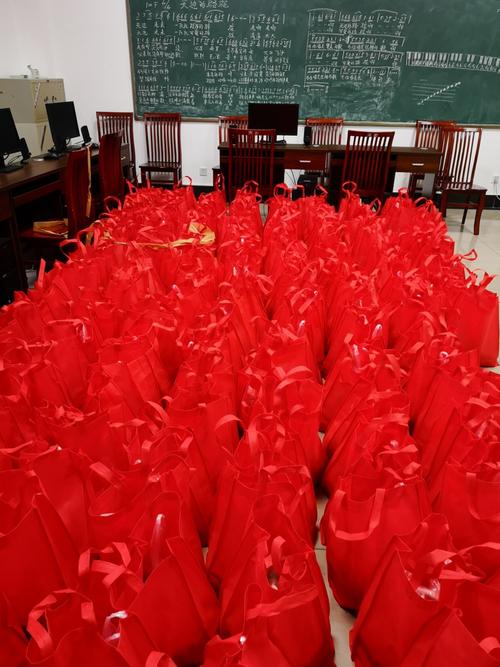 离退休工作处收购我校帮扶村农产品 助力两村精准脱贫